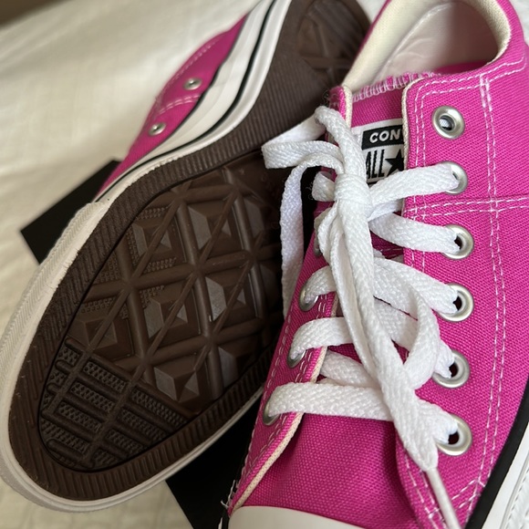 Converse - Picture 2 of 5